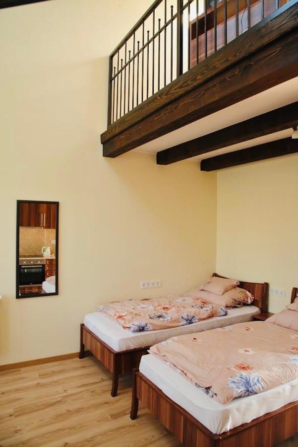 Viktor Vendégház és Apartmanház Baktaloranthaza Kültér fotó