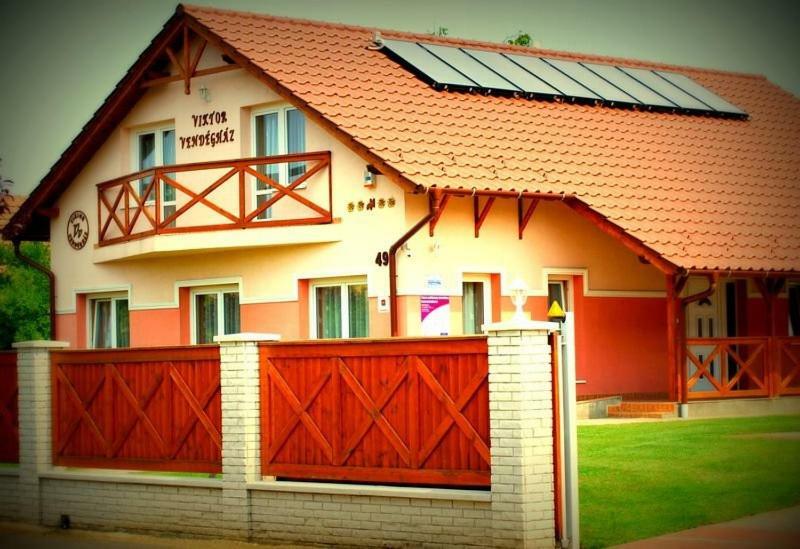 Viktor Vendégház és Apartmanház Baktaloranthaza Kültér fotó