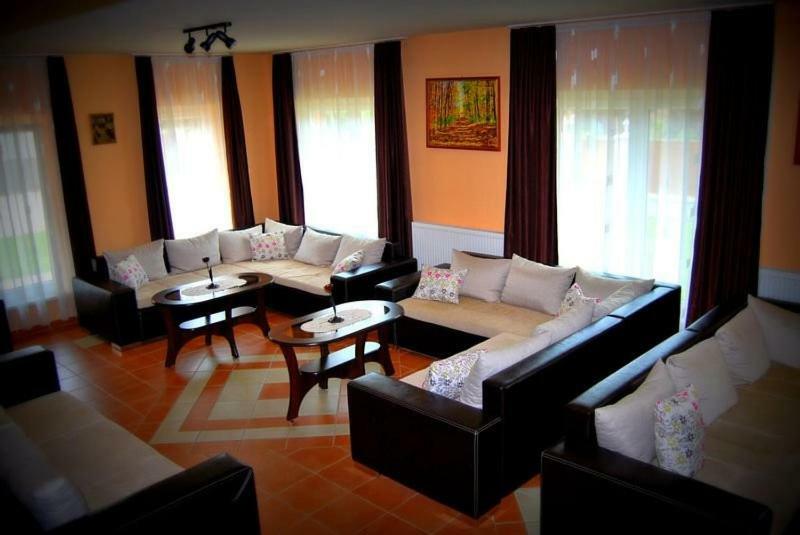 Viktor Vendégház és Apartmanház Baktaloranthaza Kültér fotó