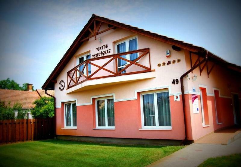 Viktor Vendégház és Apartmanház Baktaloranthaza Kültér fotó